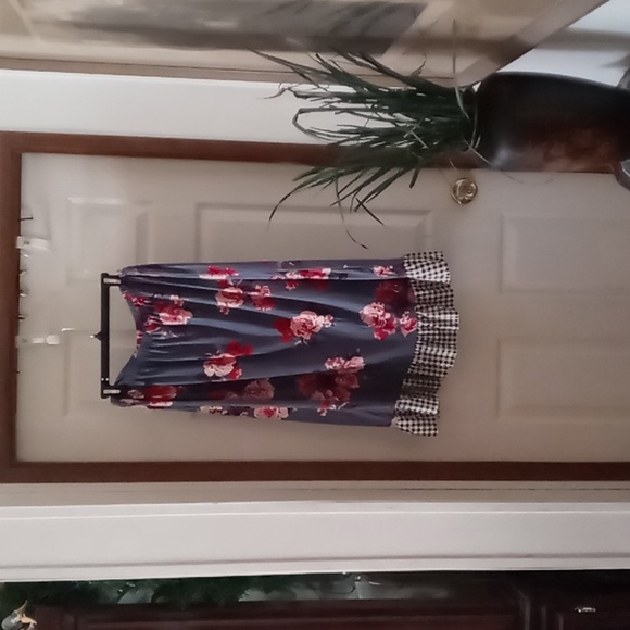 Zadie B's s Top and Skirt Set 3X - Picture 4 of 7